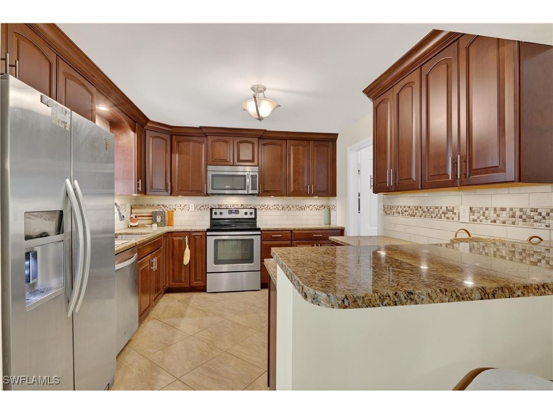 2741 Mcgregor Boulevard Fort Myers FL 33901 226000137 image8