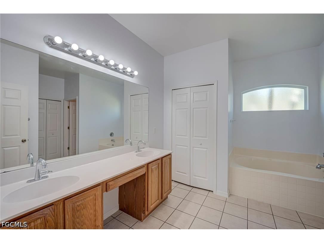 2743 Nature Pointe Loop Fort Myers FL 33905 2026025458 image17