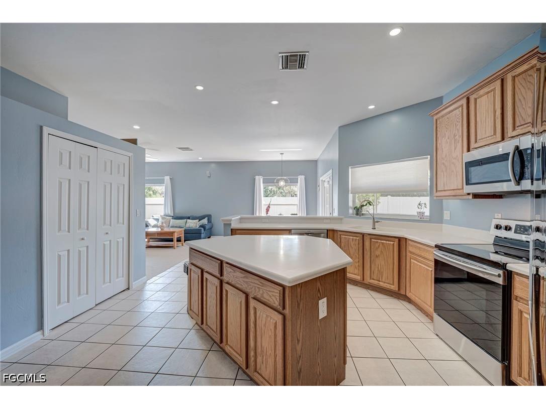 2743 Nature Pointe Loop Fort Myers FL 33905 2026025458 image8