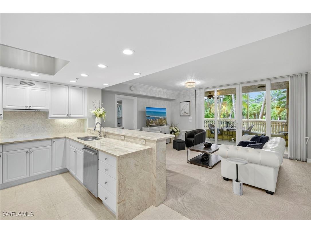 2748 Tiburon Boulevard E #106C Naples FL 34109 226003165 image1