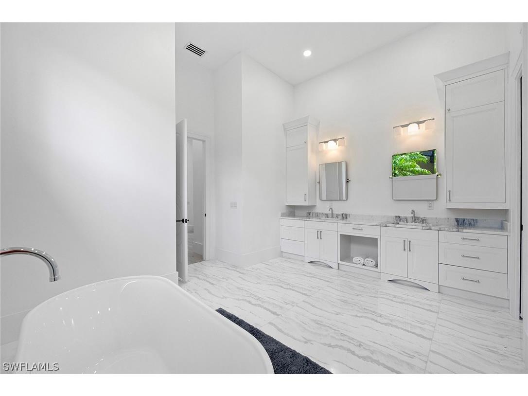 2749 Medallist Lane Naples FL 34109 226010994 image15