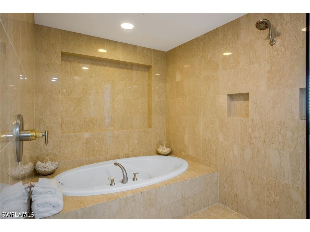 275 Indies Way #1205 Naples FL 34110 226018761 image16