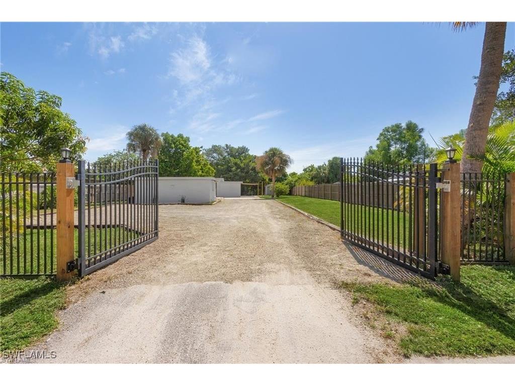 275 Kingston Drive Fort Myers FL 33905 224102900 image1