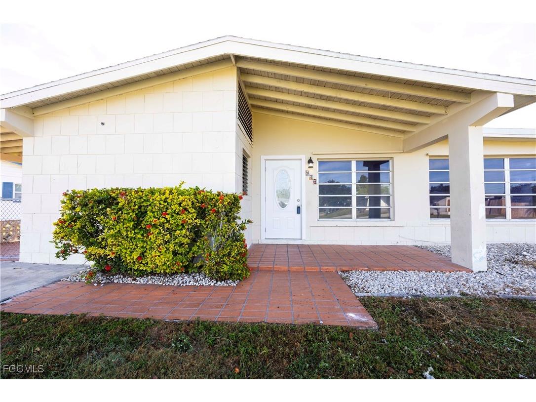 275 Lakeview Drive North Fort Myers FL 33917 2025021336 image1