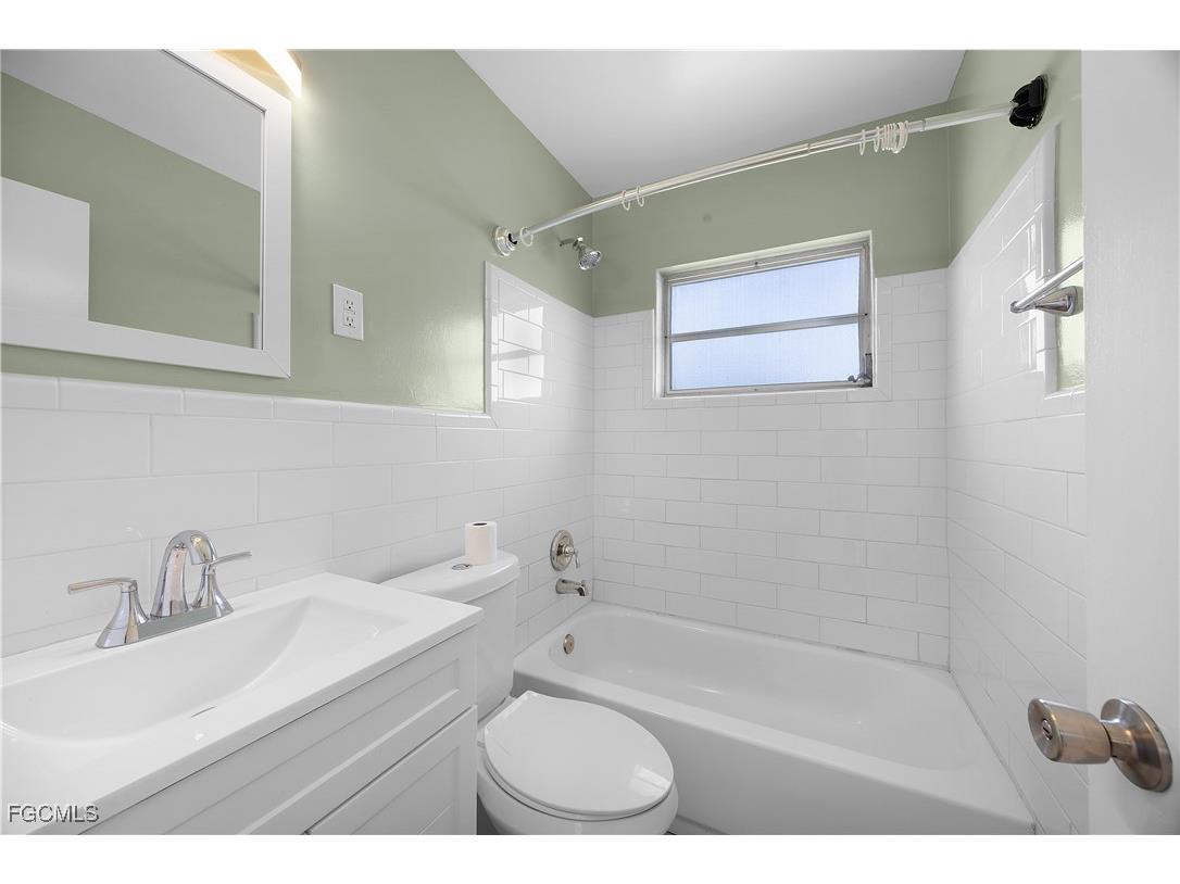 275 Lakeview Drive North Fort Myers FL 33917 2025021336 image11