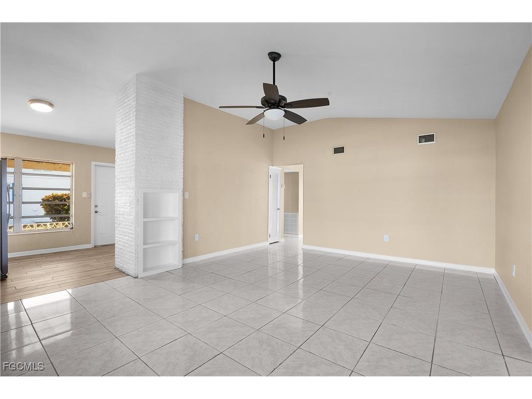 275 Lakeview Drive North Fort Myers FL 33917 2025021336 image4