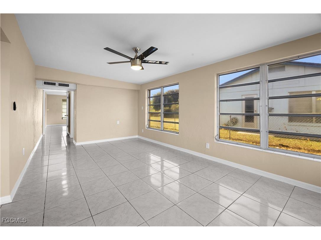 275 Lakeview Drive North Fort Myers FL 33917 2025021336 image5