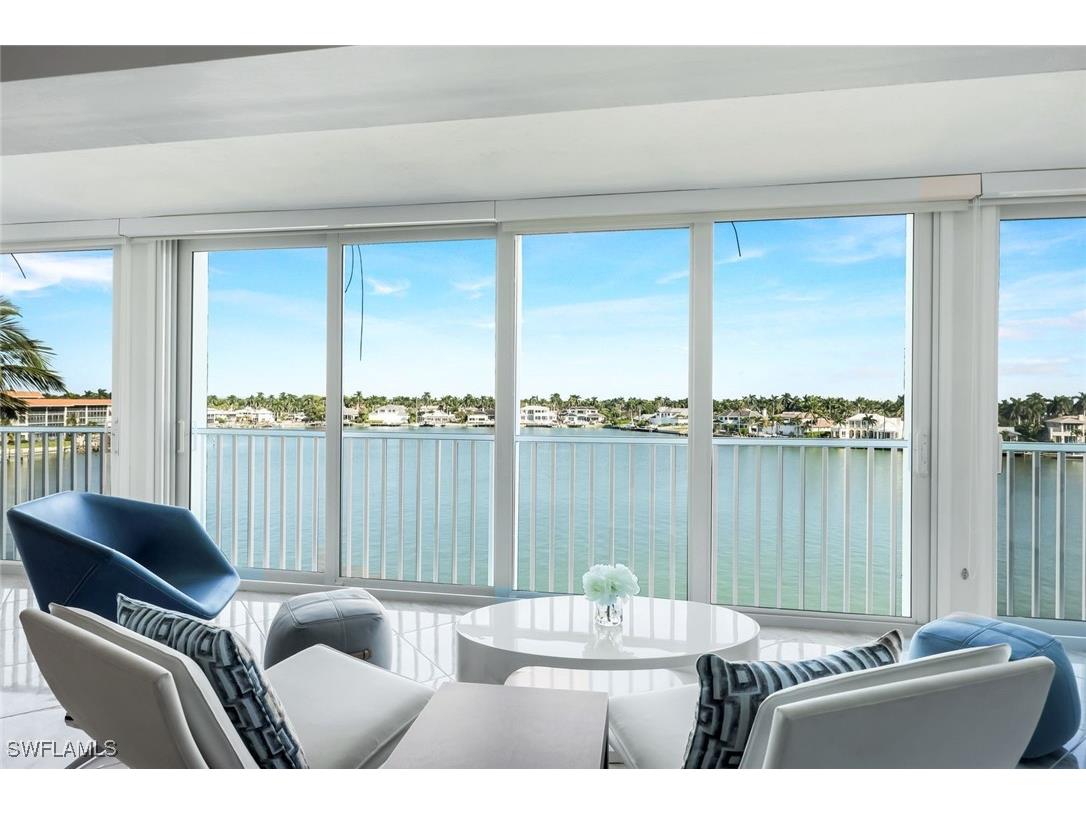 2750 Gulf Shore Boulevard N #402 Naples FL 34103 225081048 image1