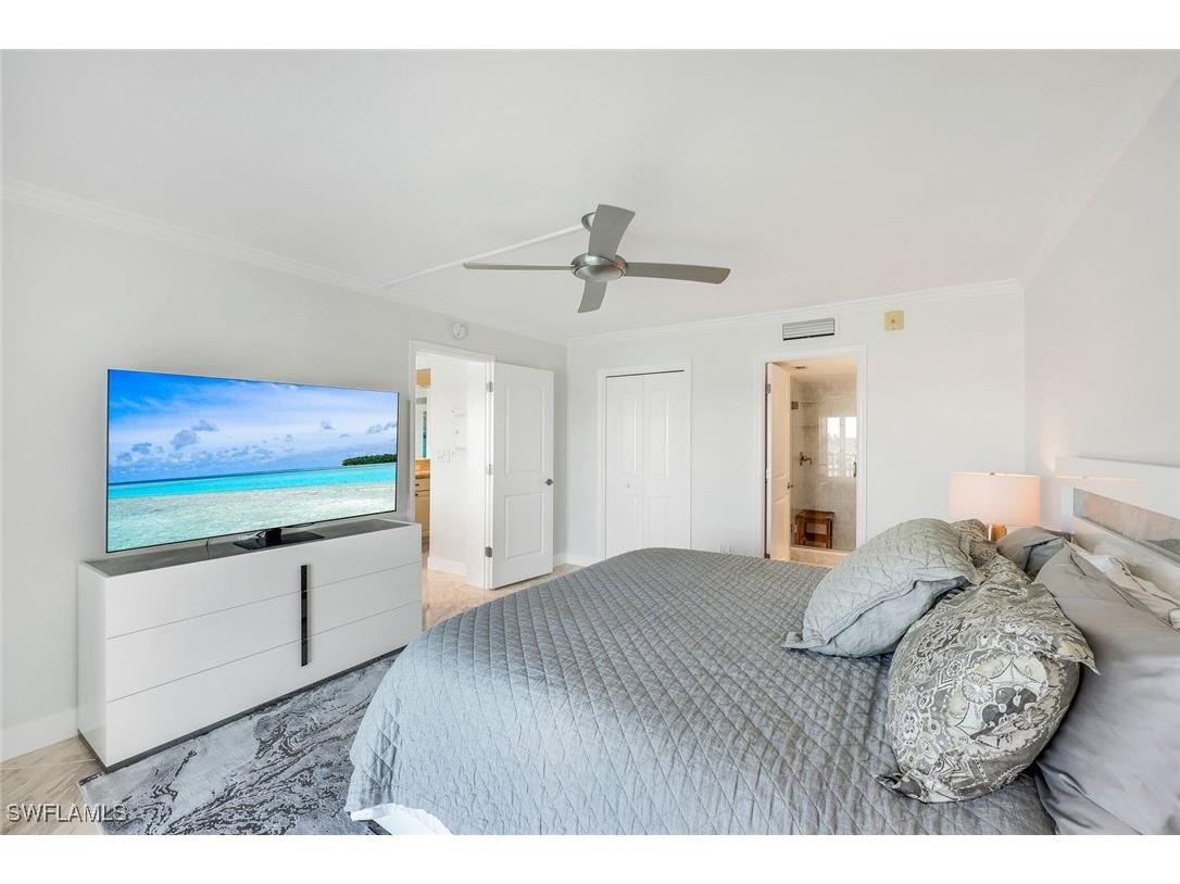 2750 Gulf Shore Boulevard N #402 Naples FL 34103 225081048 image10