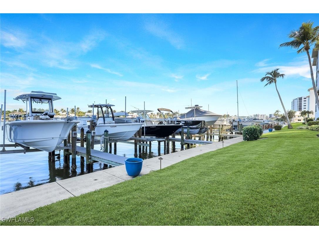 2750 Gulf Shore Boulevard N #402 Naples FL 34103 225081048 image16