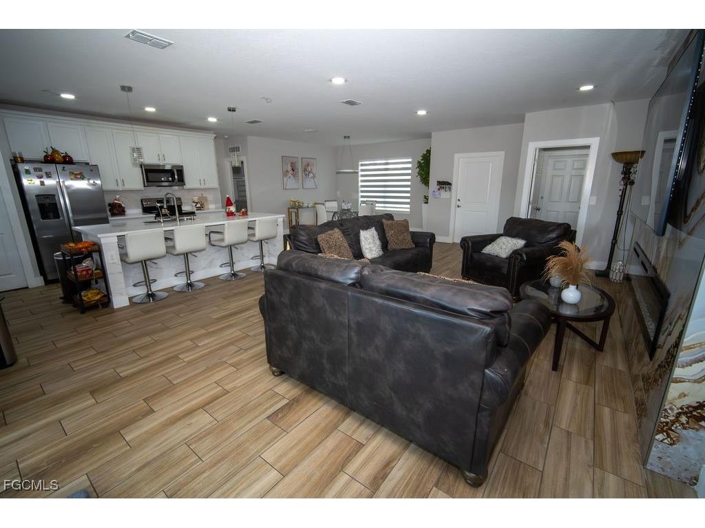 2750 NW 4th Terrace Cape Coral FL 33993 2025017866 image38