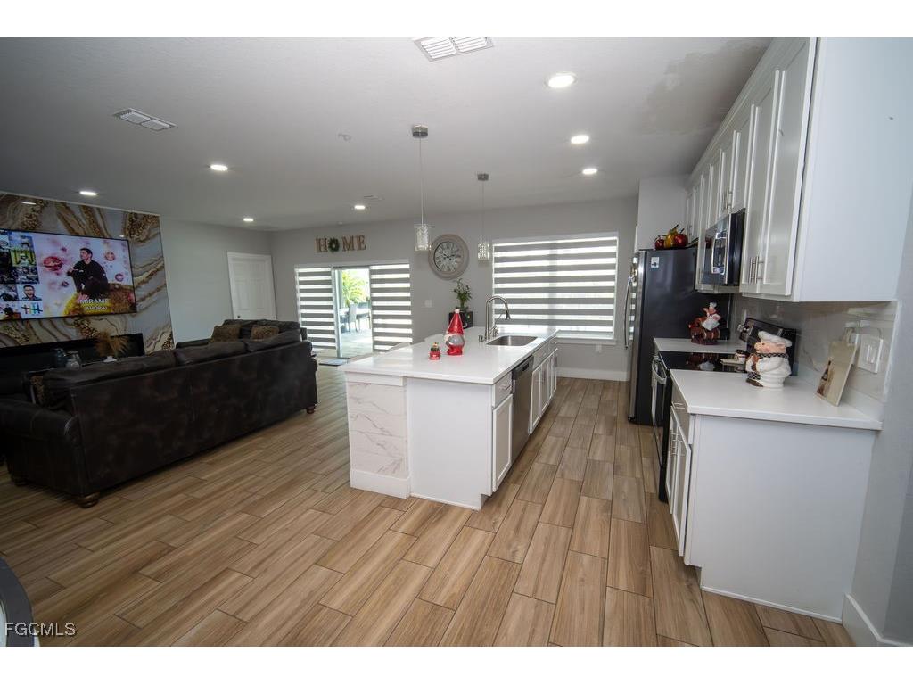 2750 NW 4th Terrace Cape Coral FL 33993 2025017866 image44