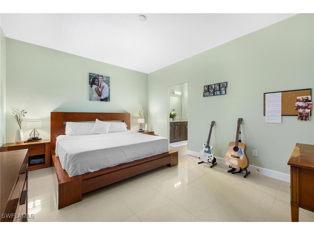 2754 22nd Avenue NE Naples FL 34120 225076773 image20