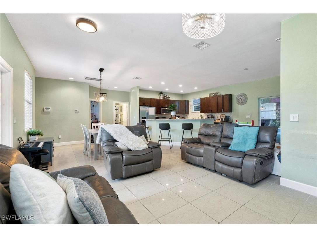 2754 22nd Avenue NE Naples FL 34120 225076773 image8