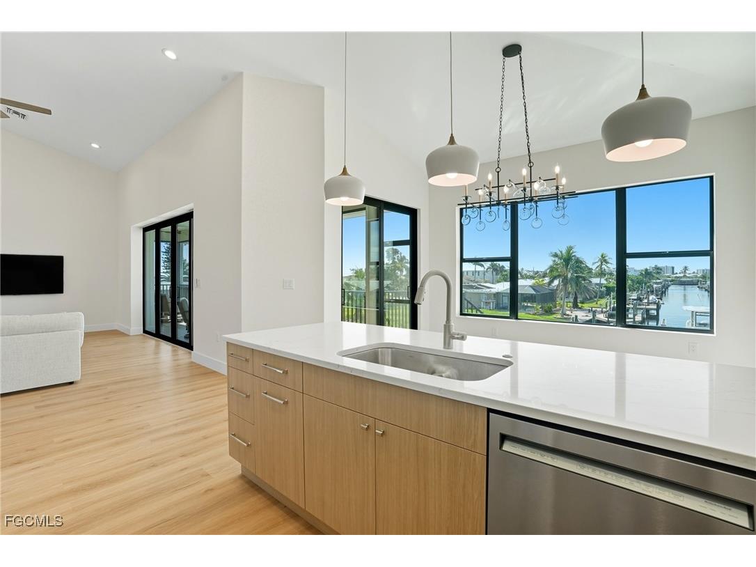 276 Albatross Street Fort Myers Beach FL 33931 2025010530 image12