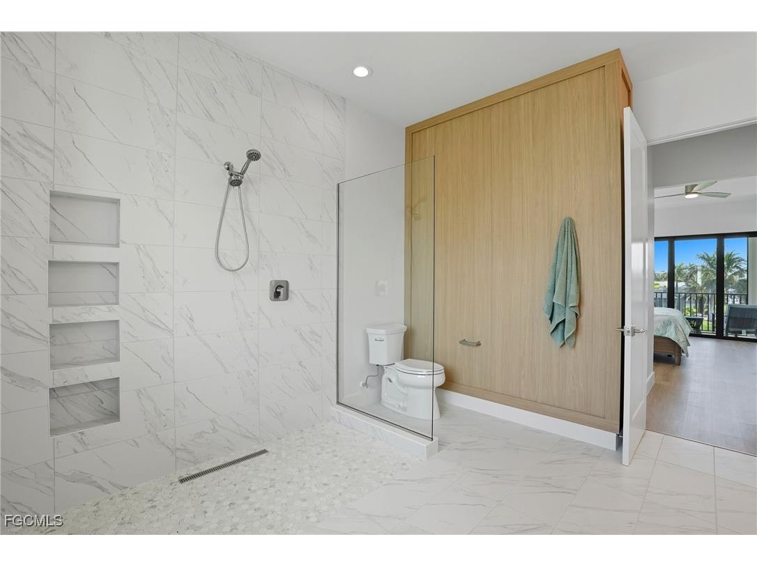 276 Albatross Street Fort Myers Beach FL 33931 2025010530 image18