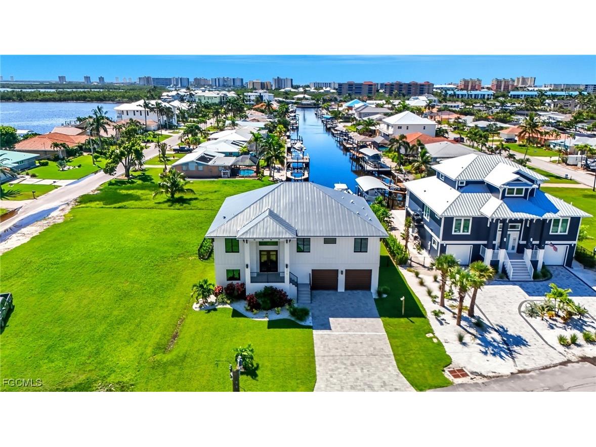 276 Albatross Street Fort Myers Beach FL 33931 2025010530 image2