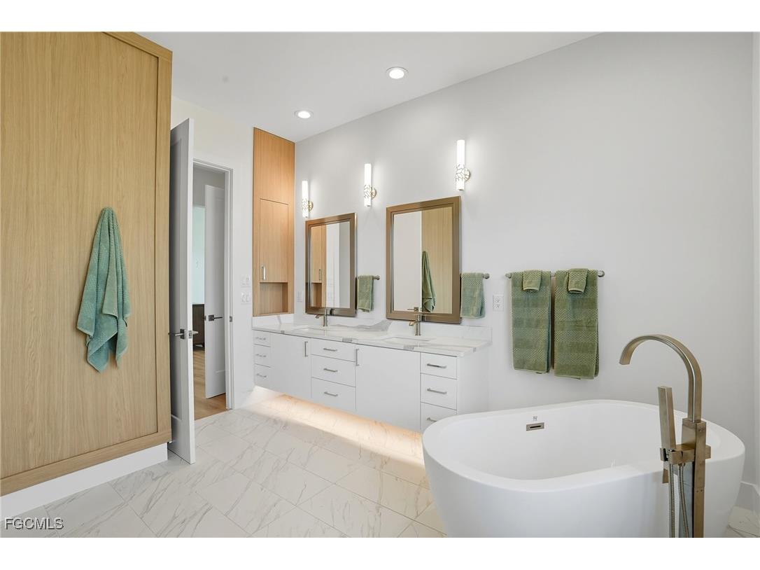 276 Albatross Street Fort Myers Beach FL 33931 2025010530 image20