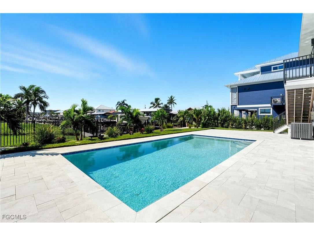 276 Albatross Street Fort Myers Beach FL 33931 2025010530 image33