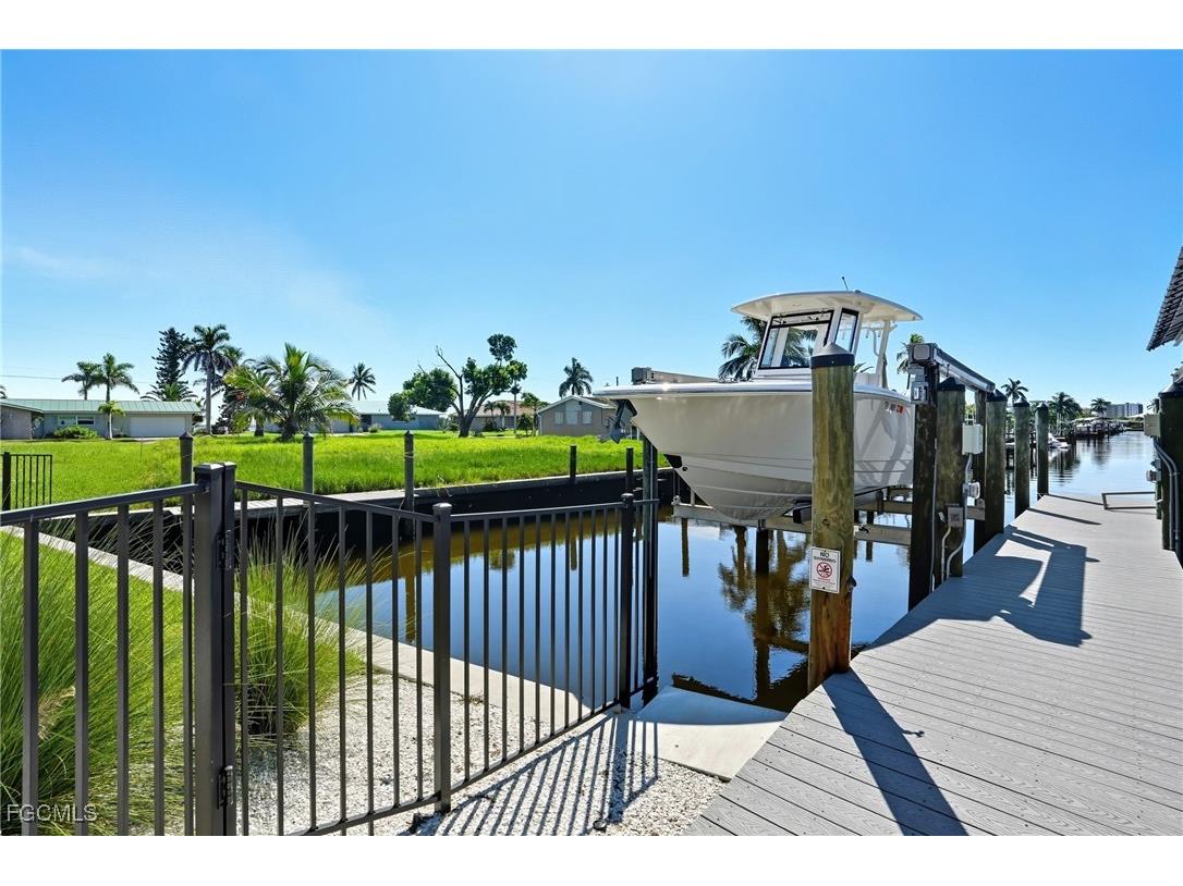 276 Albatross Street Fort Myers Beach FL 33931 2025010530 image34