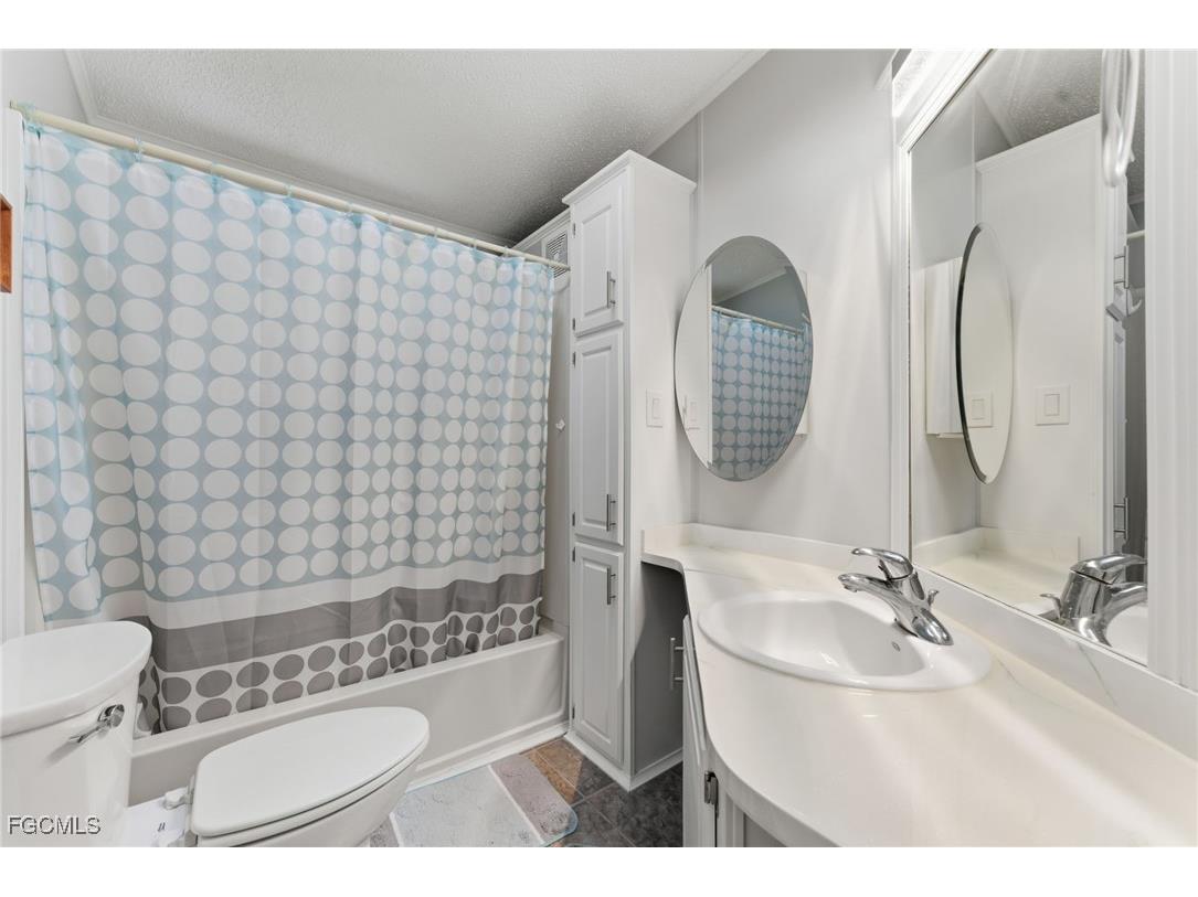 276 Lakeside Drive North Fort Myers FL 33903 2025015327 image17