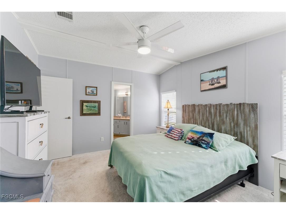 276 Lakeside Drive North Fort Myers FL 33903 2025015327 image18