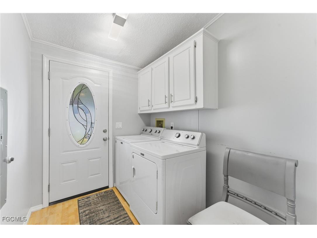 276 Lakeside Drive North Fort Myers FL 33903 2025015327 image2