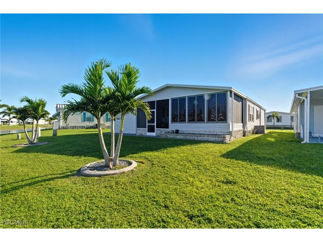 276 Lakeside Drive North Fort Myers FL 33903 2025015327 image23