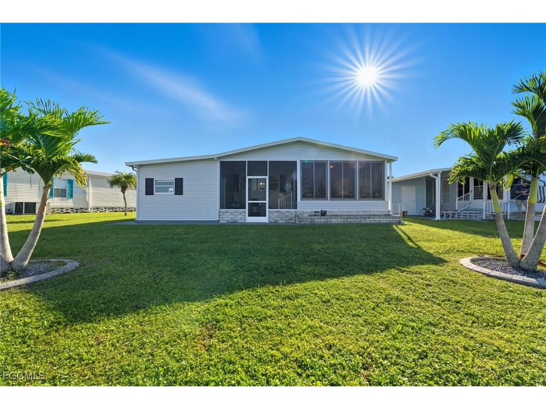 276 Lakeside Drive North Fort Myers FL 33903 2025015327 image24