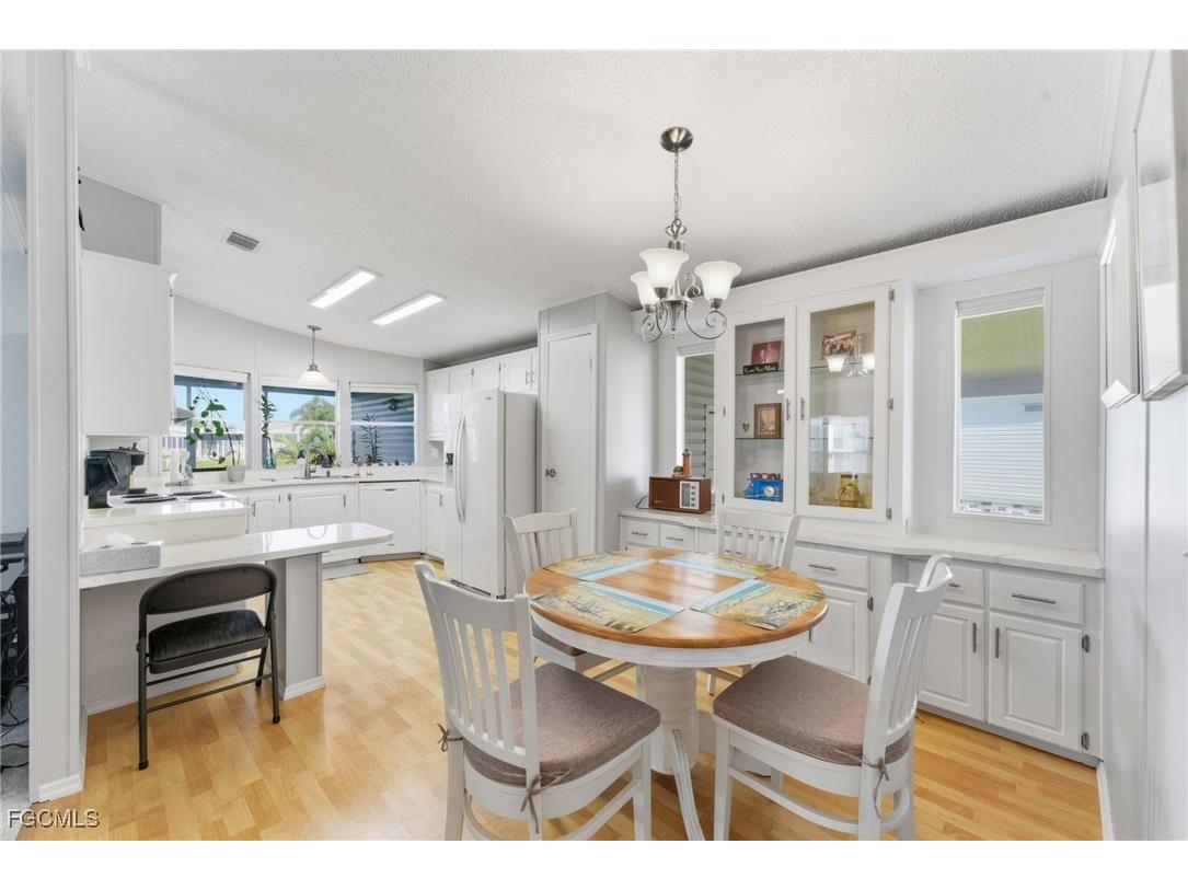 276 Lakeside Drive North Fort Myers FL 33903 2025015327 image4