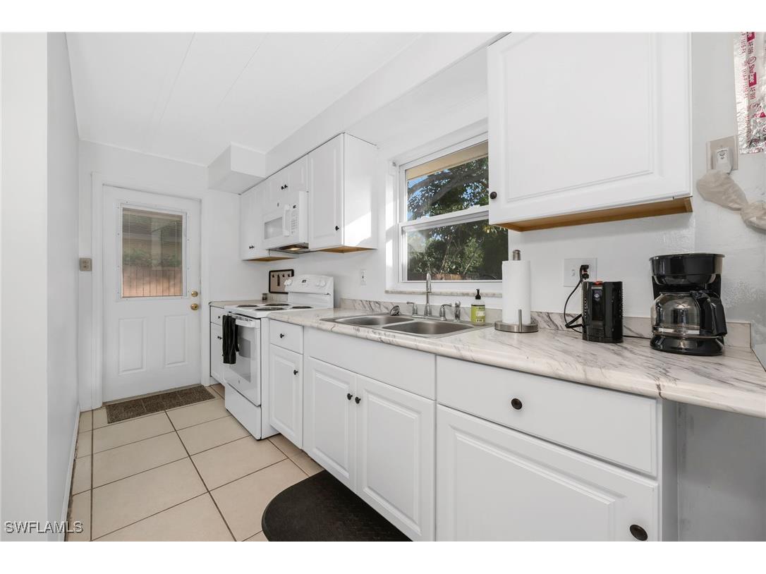 2772 Riverview Drive Naples FL 34112 225082708 image18