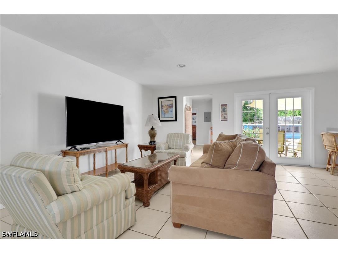 2772 Riverview Drive Naples FL 34112 226019471 image10