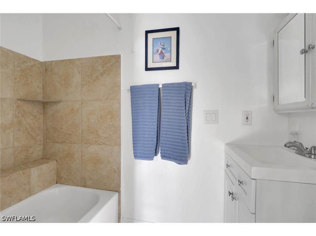 2772 Riverview Drive Naples FL 34112 226019471 image12