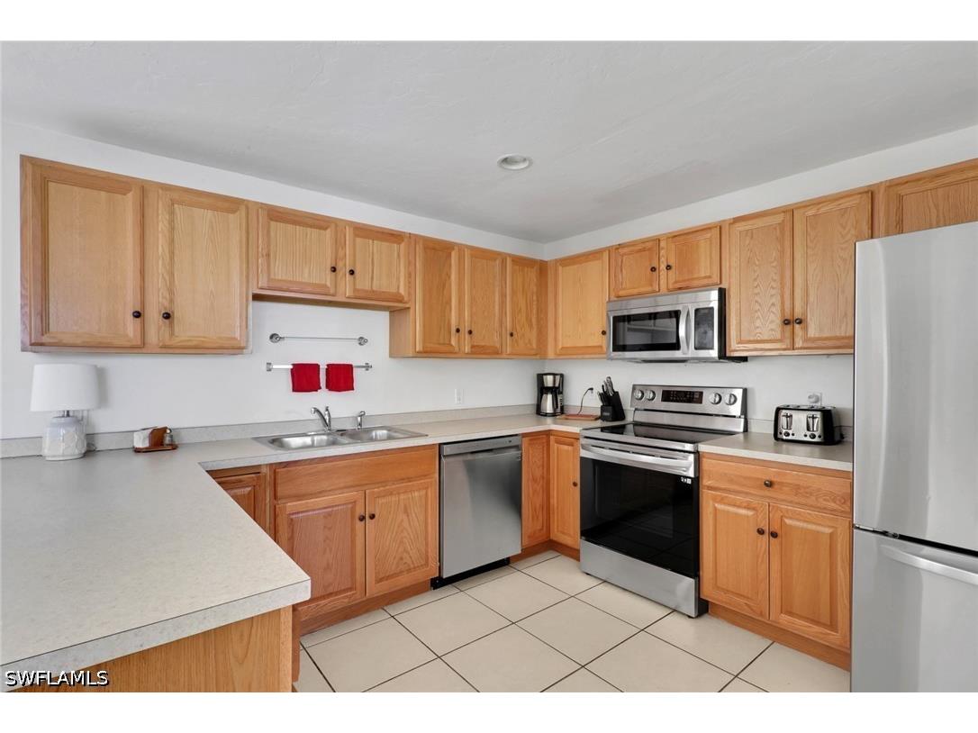 2772 Riverview Drive Naples FL 34112 226019471 image16