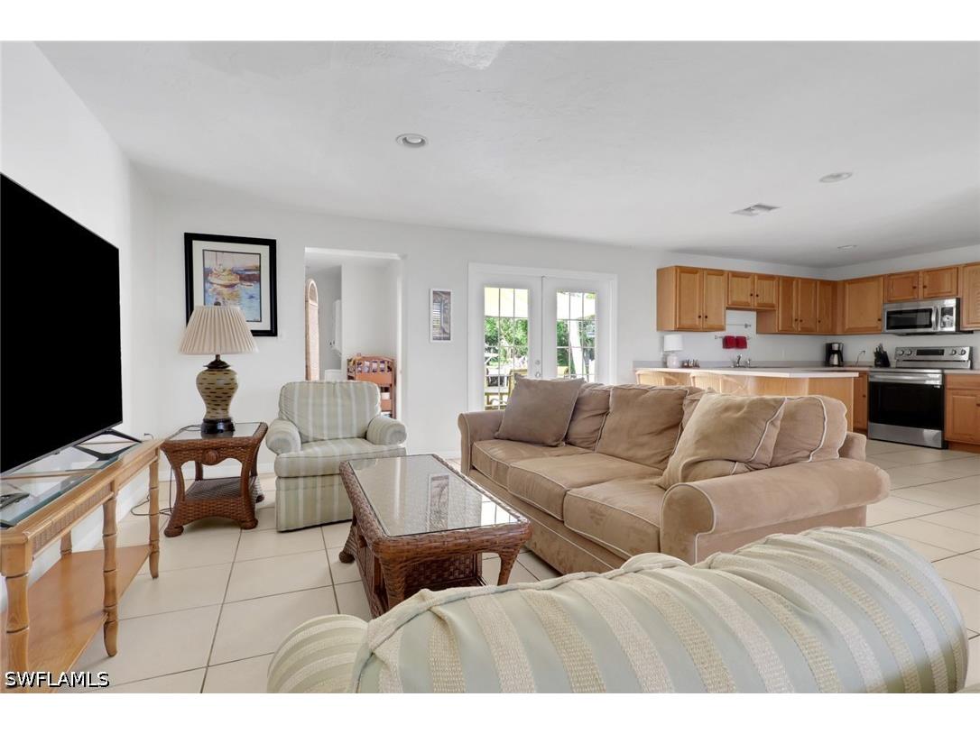 2772 Riverview Drive Naples FL 34112 226019471 image4
