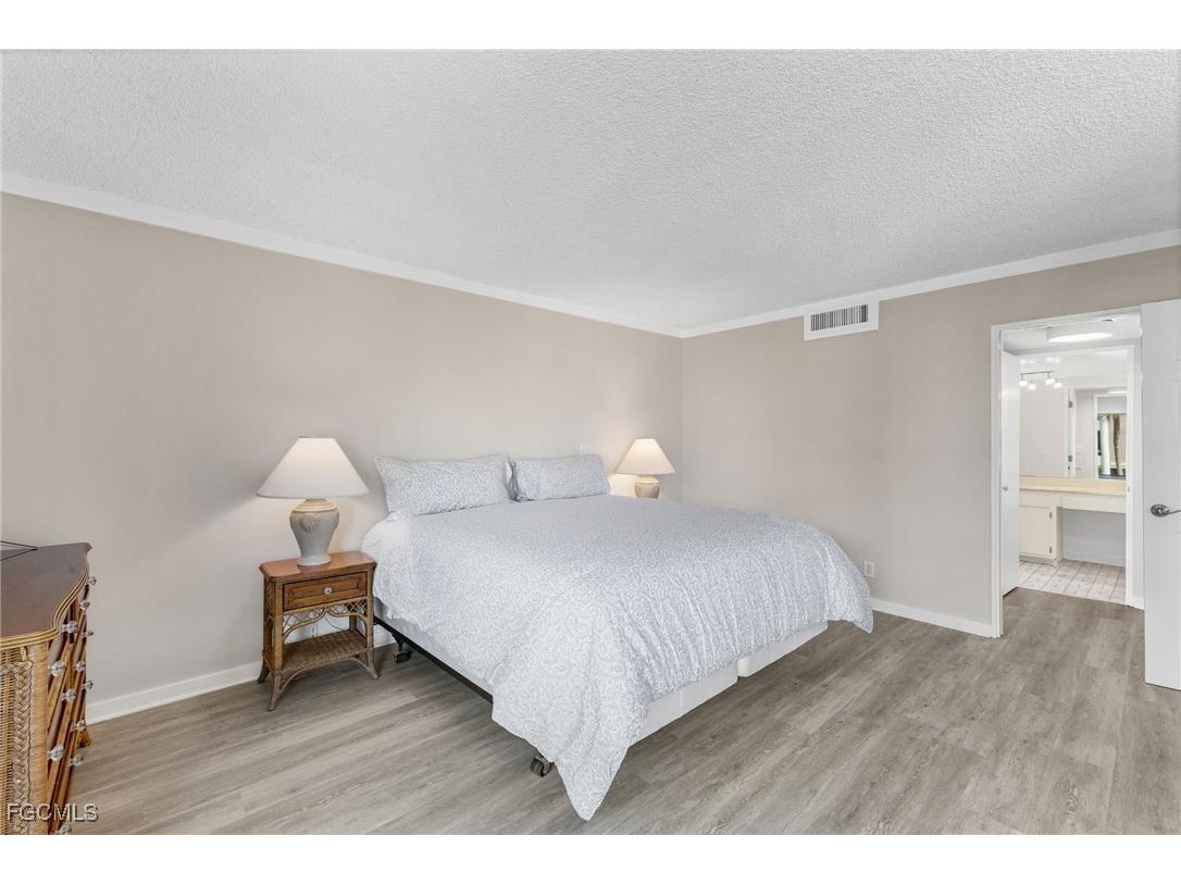 2777 W Gulf Drive #104 Sanibel FL 33957 2025016872 image20