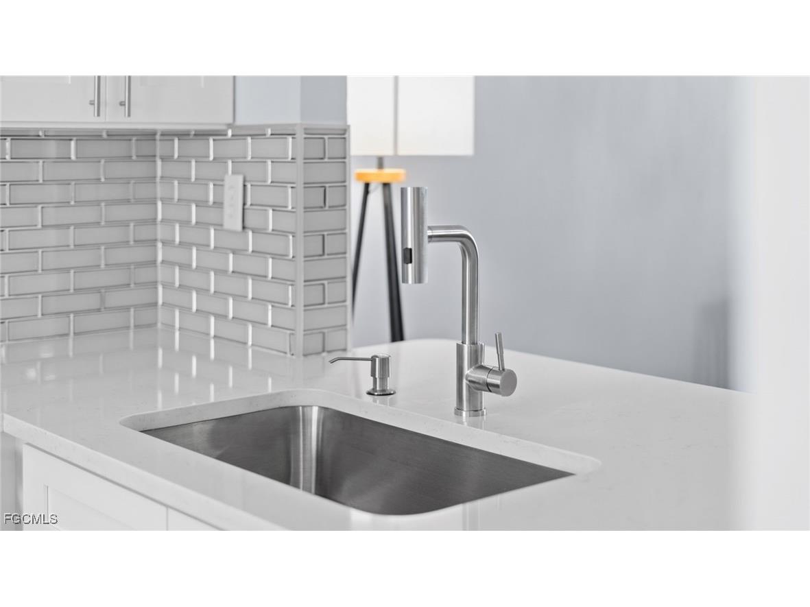 2777 W Gulf Drive #104 Sanibel FL 33957 2025016872 image7