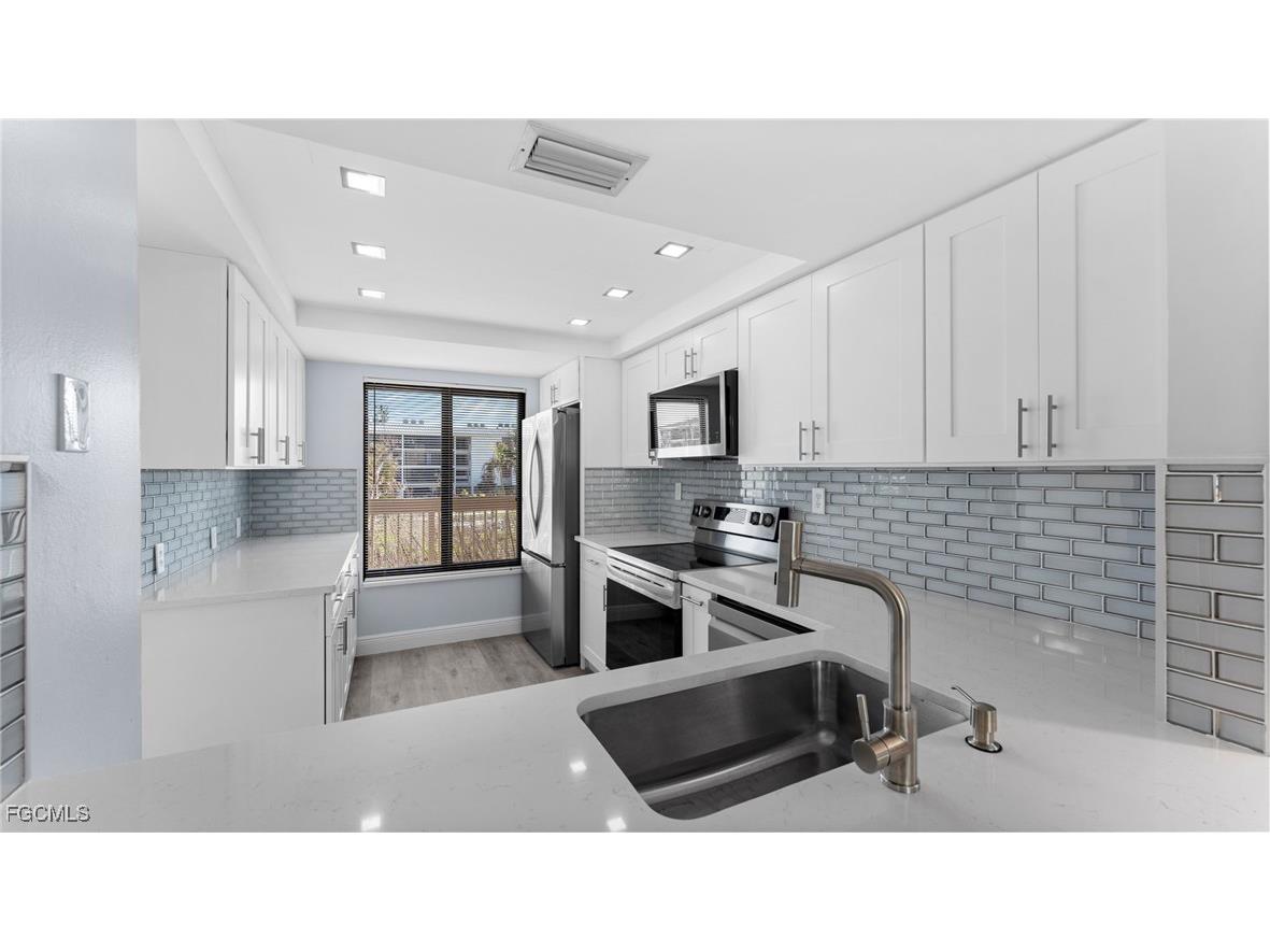 2777 W Gulf Drive #104 Sanibel FL 33957 2025016872 image8