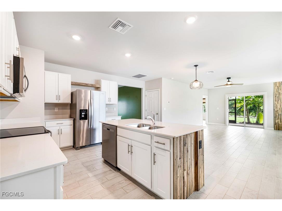 2788 Star Coral Drive North Fort Myers FL 33903 2025007753 image1