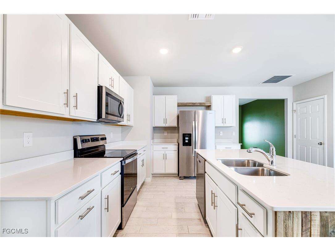 2788 Star Coral Drive North Fort Myers FL 33903 2025007753 image11