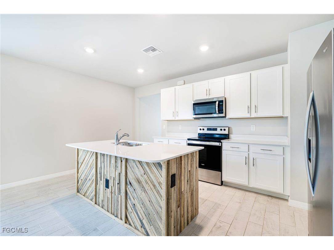 2788 Star Coral Drive North Fort Myers FL 33903 2025007753 image13