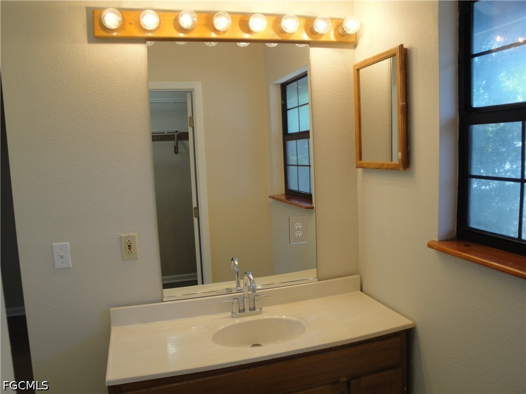 279 Hubbard Avenue North Fort Myers FL 33917 2026020729 image10