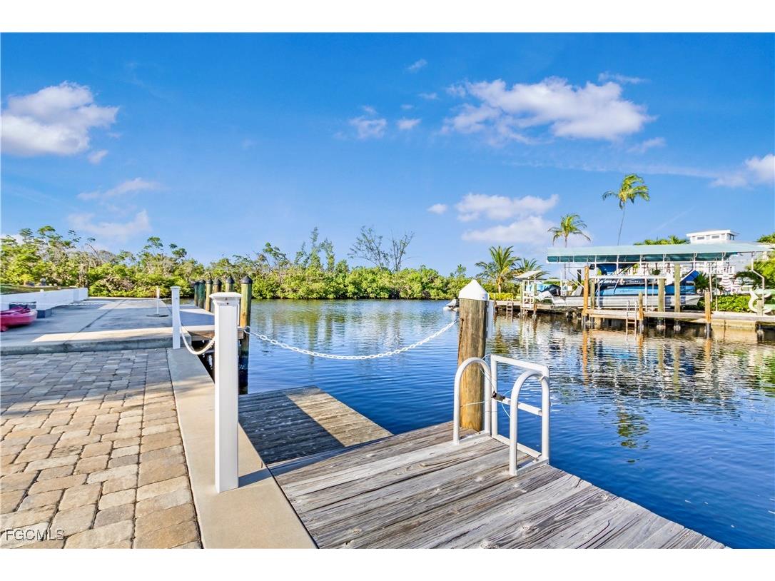 2790 Teal Court Saint James City FL 33956 2025016176 image1