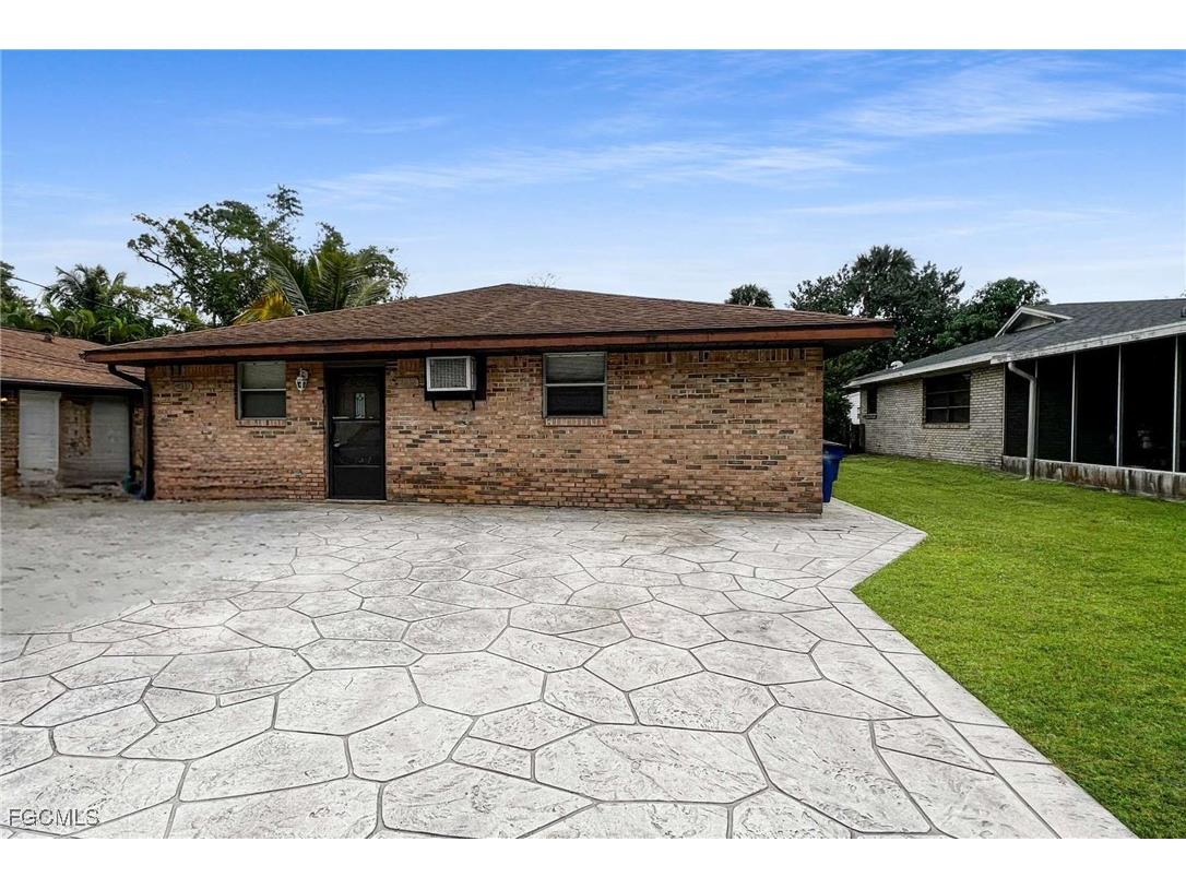 27917 Washington Street Bonita Springs FL 34135 2025014319 image1