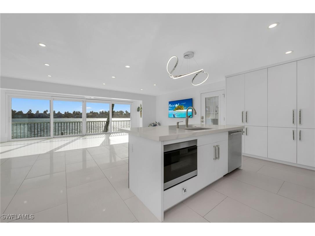 2800 Gulf Shore Boulevard N #101 Naples FL 34103 225075018 image1