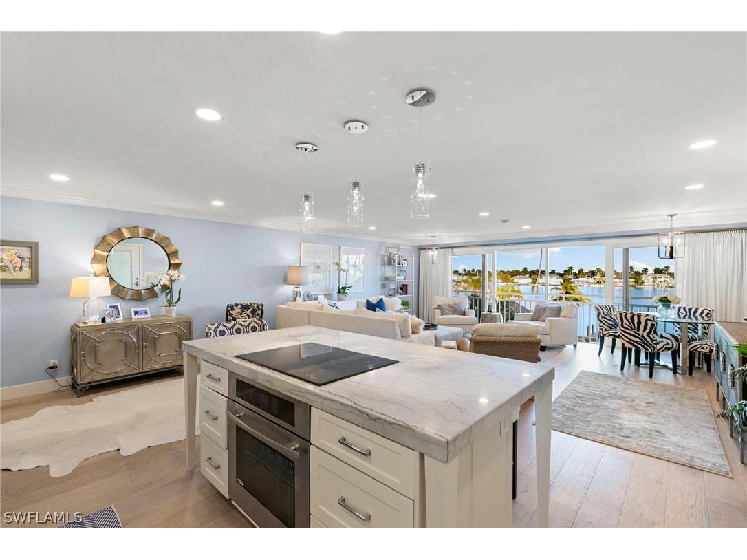2800 Gulf Shore Boulevard N #305 Naples FL 34103 226006165 image1