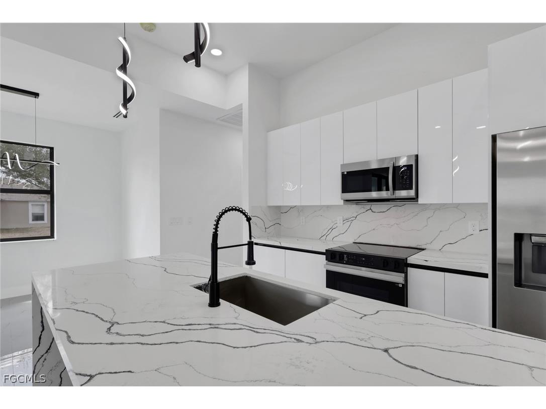 2800 NE 4th Place Cape Coral FL 33909 2026011651 image6