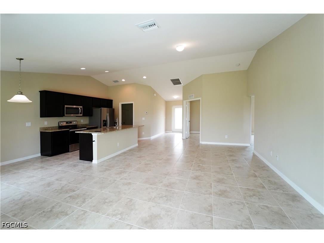 2800 NW 25th Terrace Cape Coral FL 33993 2026017791 image3
