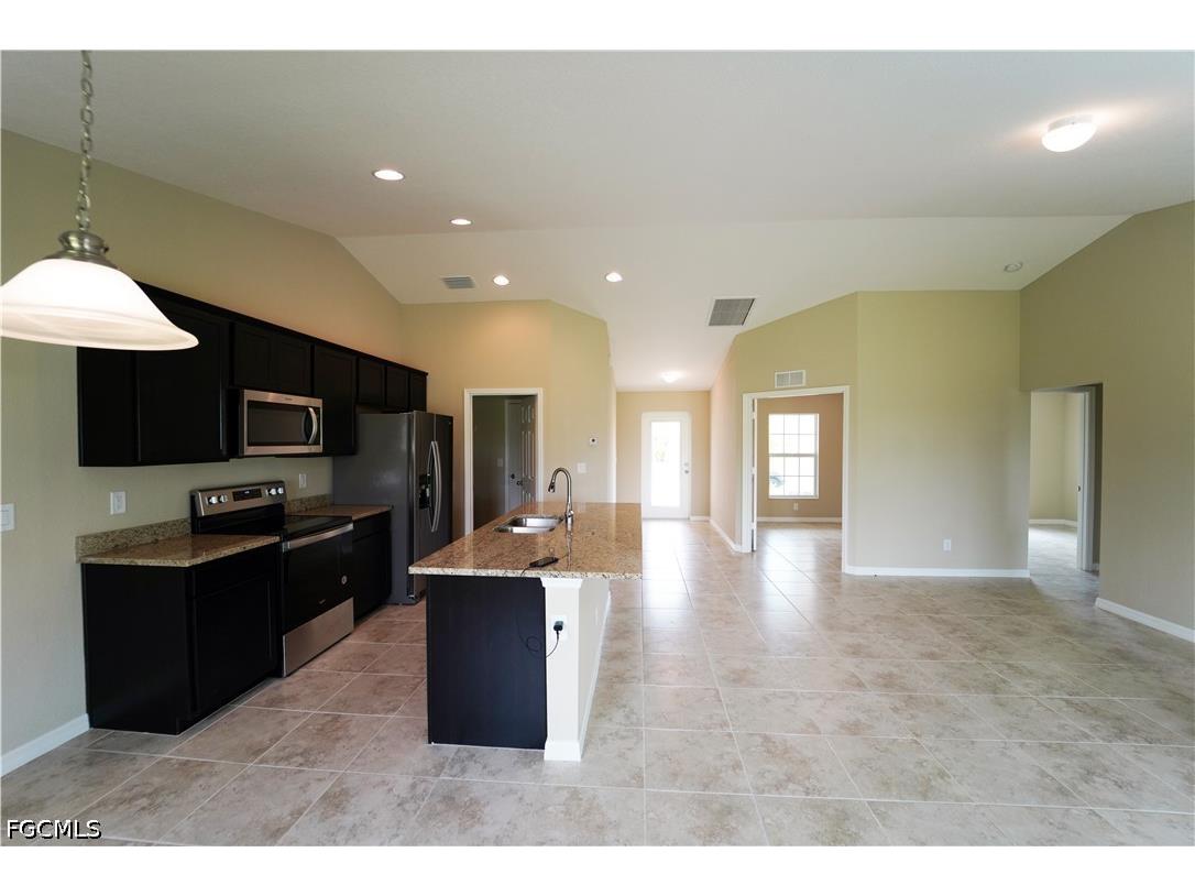 2800 NW 25th Terrace Cape Coral FL 33993 2026017791 image4