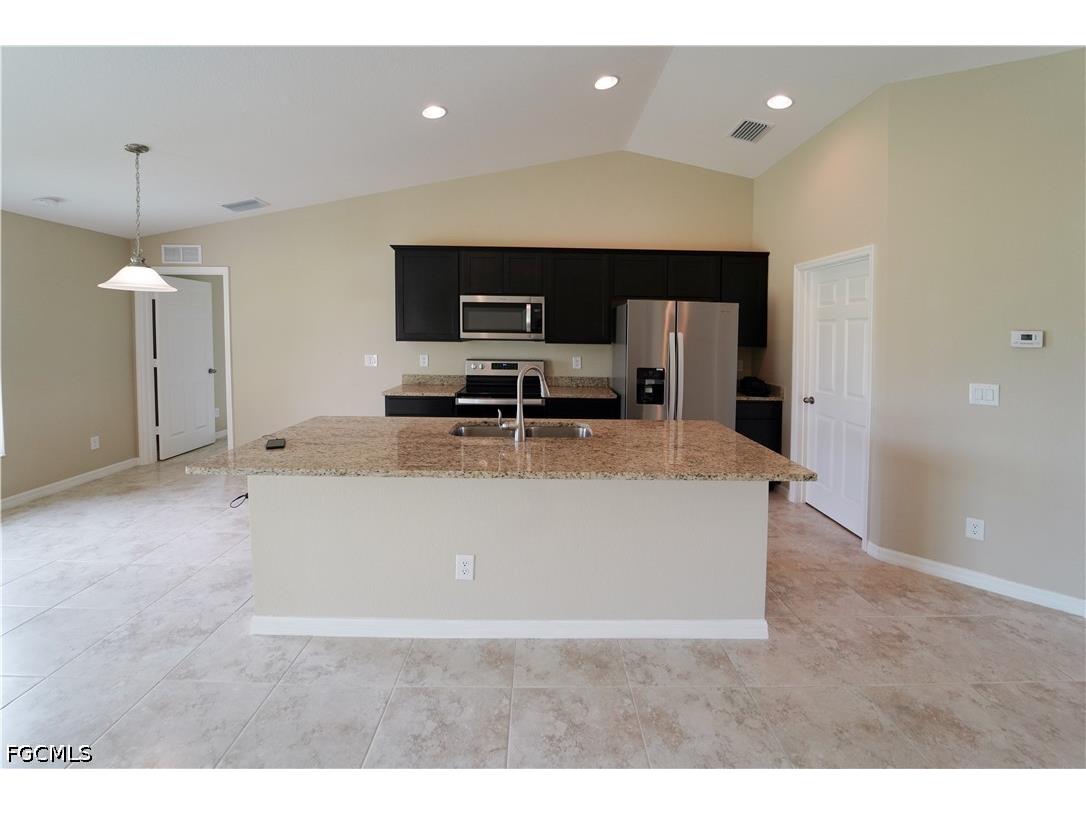 2800 NW 25th Terrace Cape Coral FL 33993 2026017791 image5